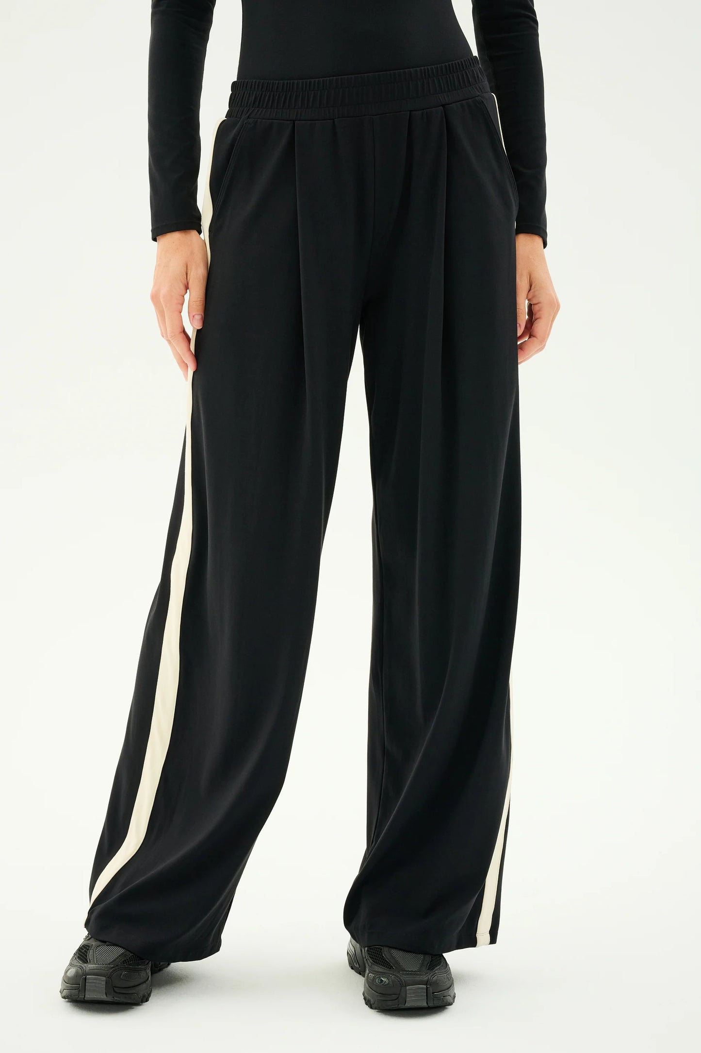 LUCA AIRWEIGHT TROUSER WITH STRIPE