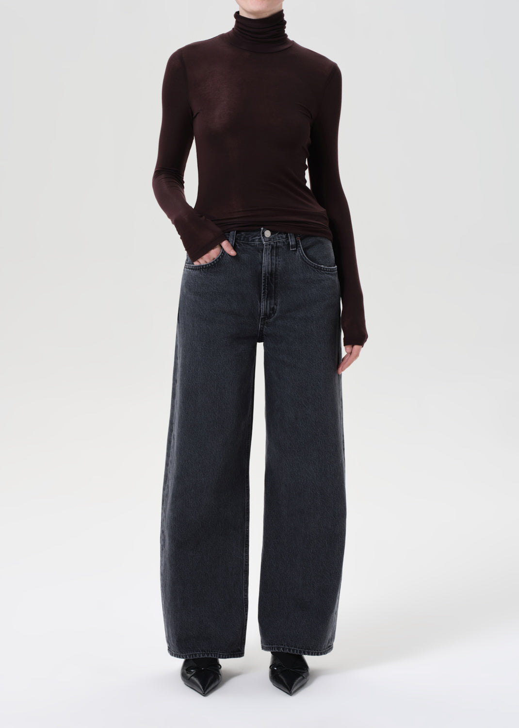 LOW CURVE JEAN IN SYMBOLIC