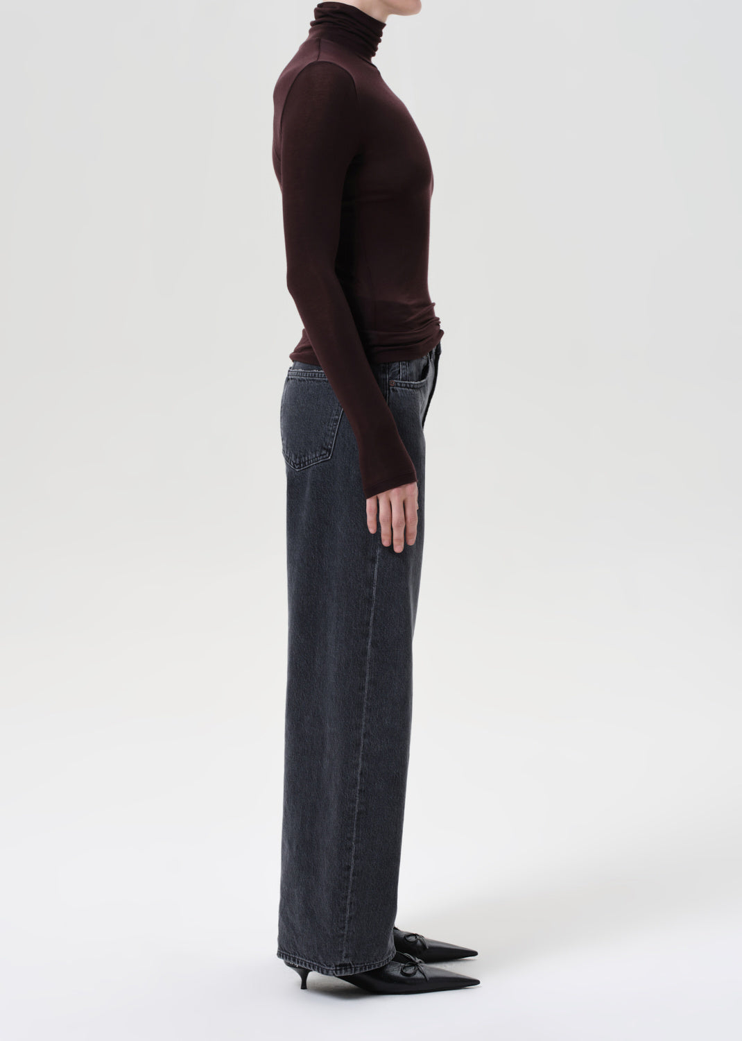 LOW CURVE JEAN IN SYMBOLIC