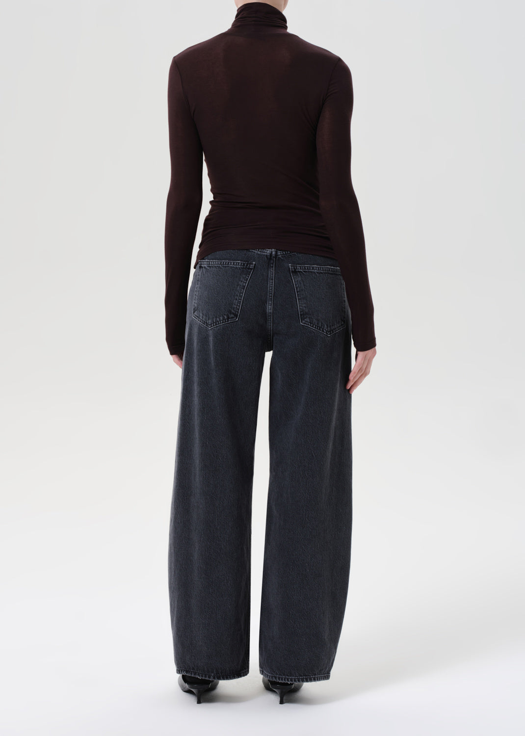 LOW CURVE JEAN IN SYMBOLIC