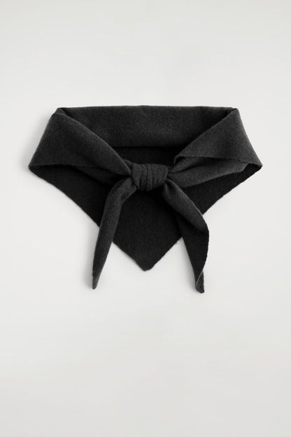CASHMERE TRIANGLE SCARF