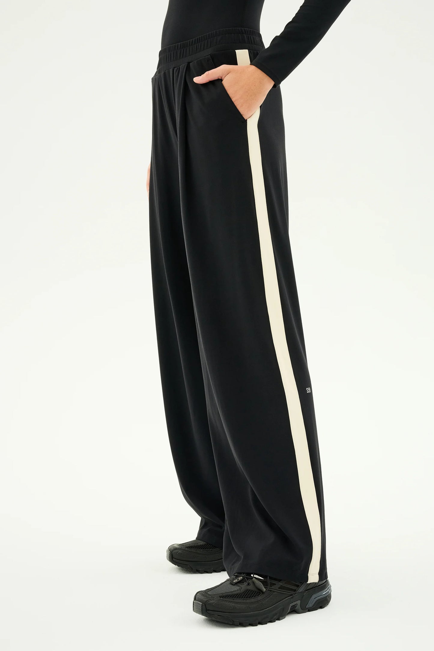 LUCA AIRWEIGHT TROUSER WITH STRIPE
