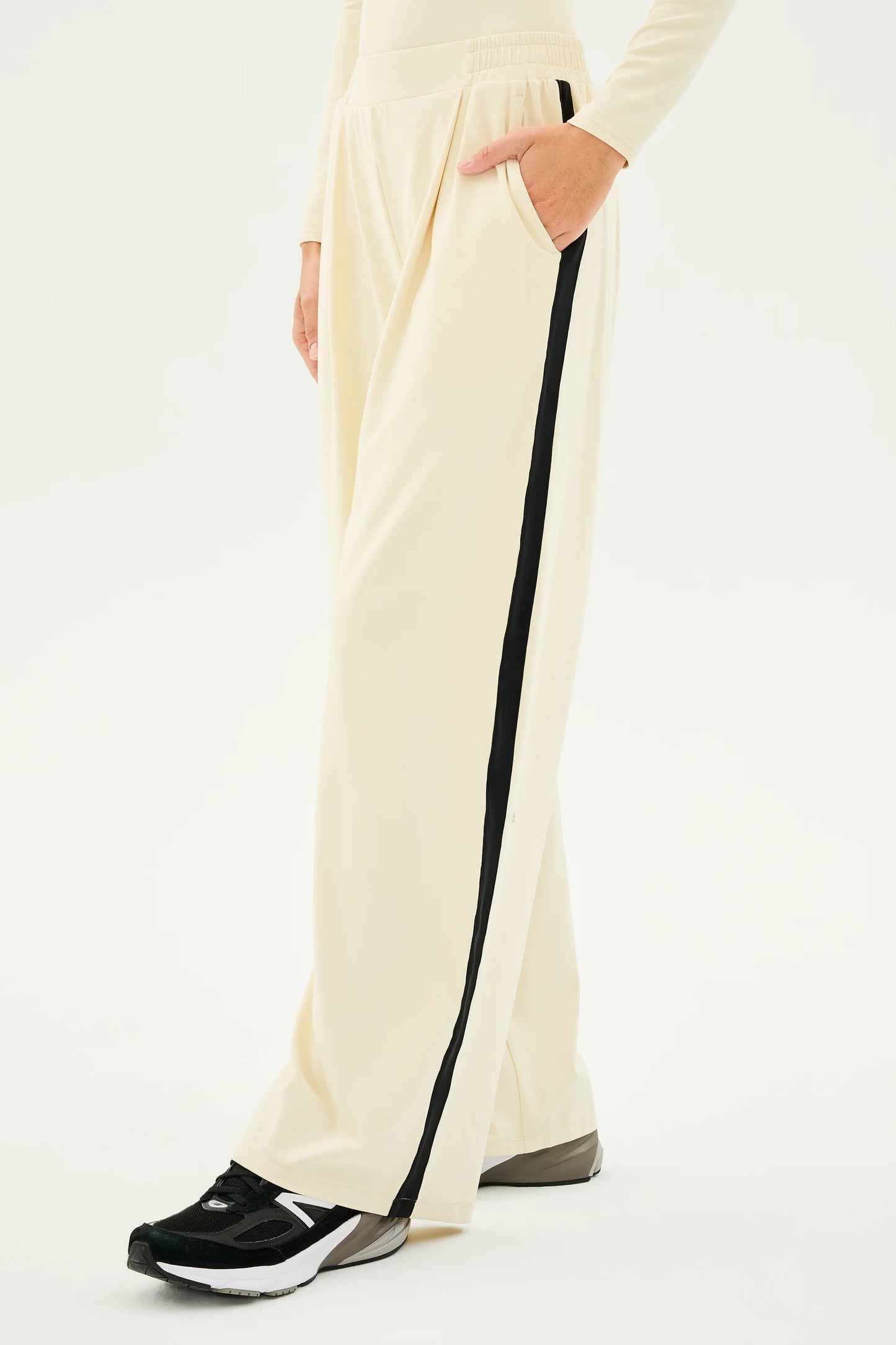 LUCA AIRWEIGHT TROUSER WITH STRIPE