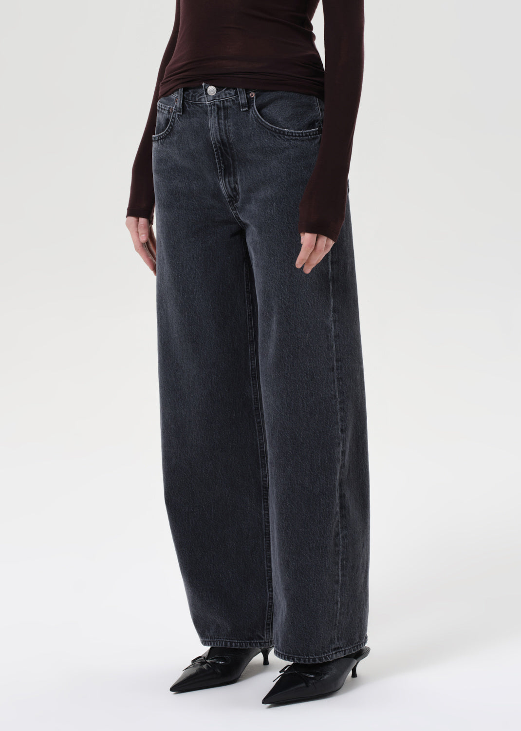 LOW CURVE JEAN IN SYMBOLIC