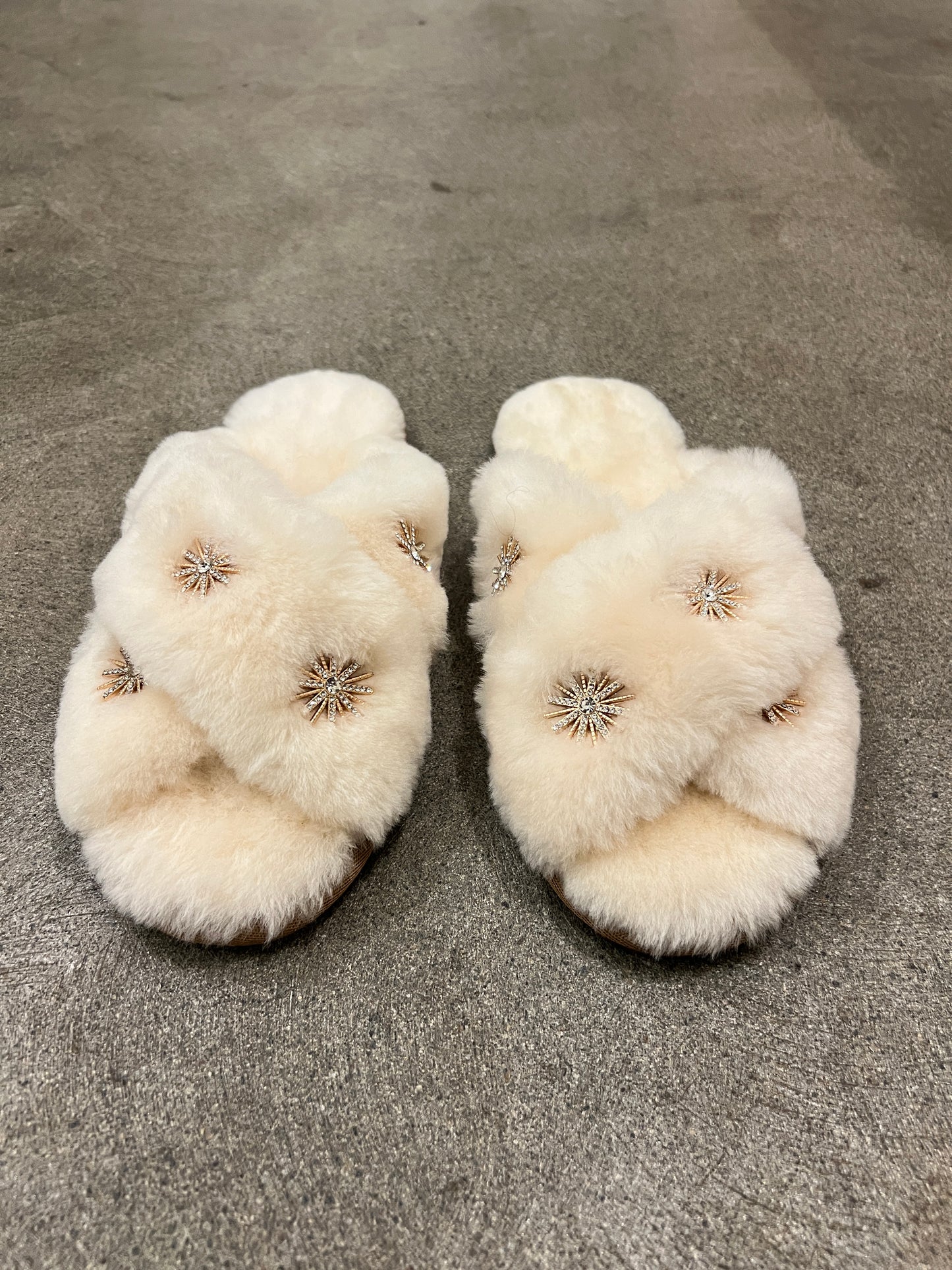 SHEEPSKIN SLIPPERS WITH RHINESTONE