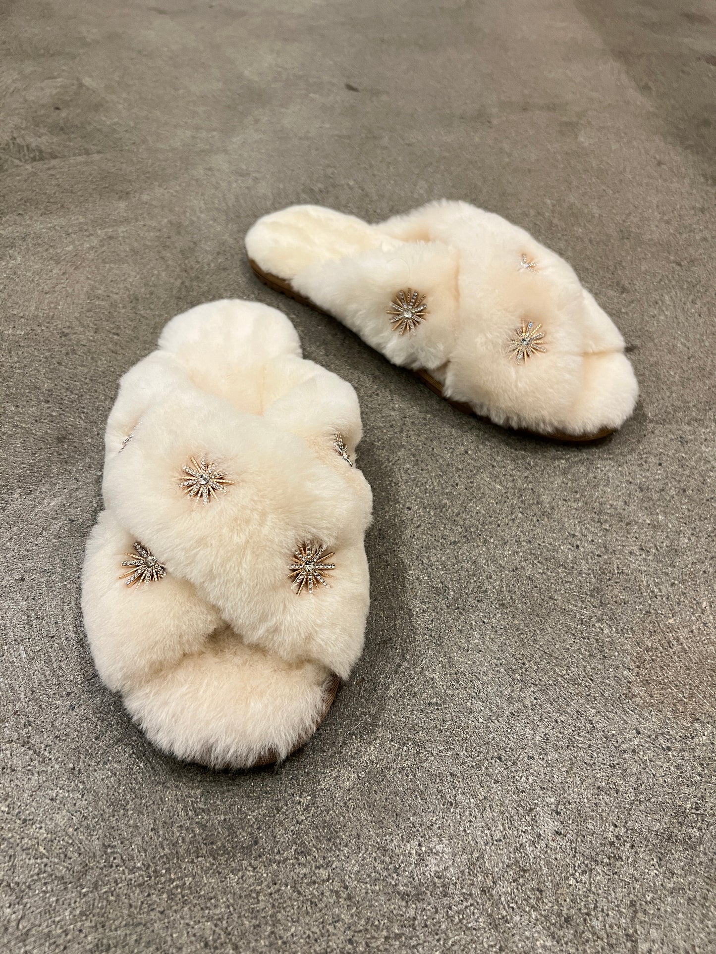 SHEEPSKIN SLIPPERS WITH RHINESTONE